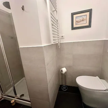 Casa Oscar - Ideale Per Famiglie, Centro, 2 Min Dal Mare דירה